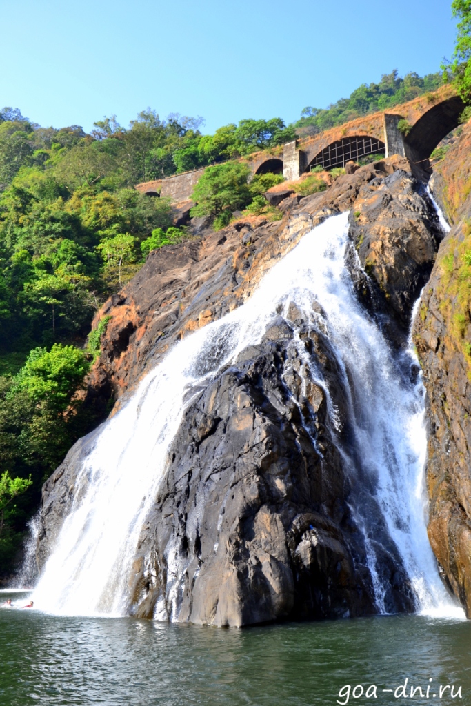 Водопад Дудхсагар в Гоа