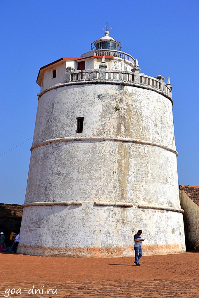 Форт Агуада (Aguada fort) маяк